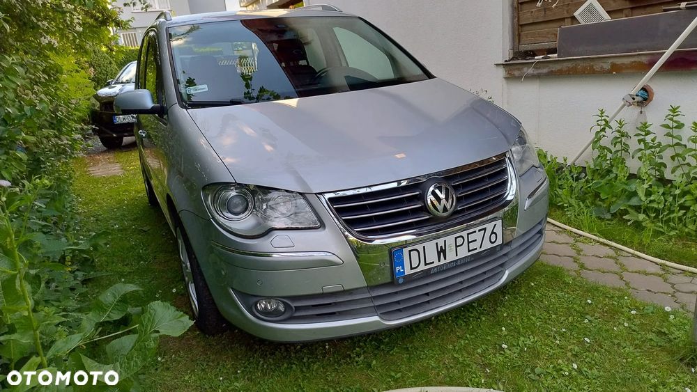 Volkswagen Touran - 1