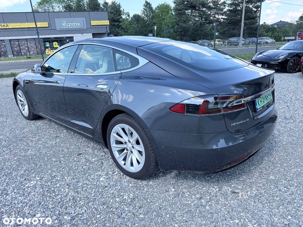 Tesla Model S - 14