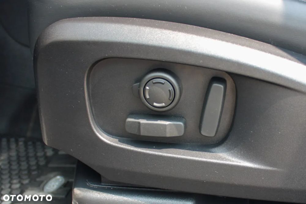 Land Rover Defender 110 D200 X-Dynamic HSE - 29