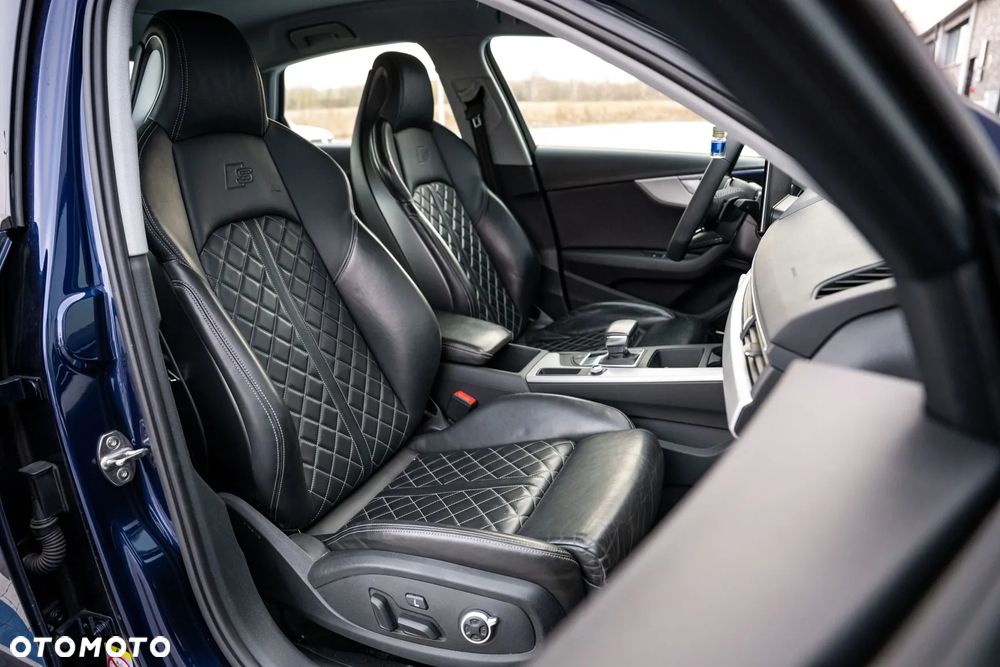Audi A4 Limousine - 28