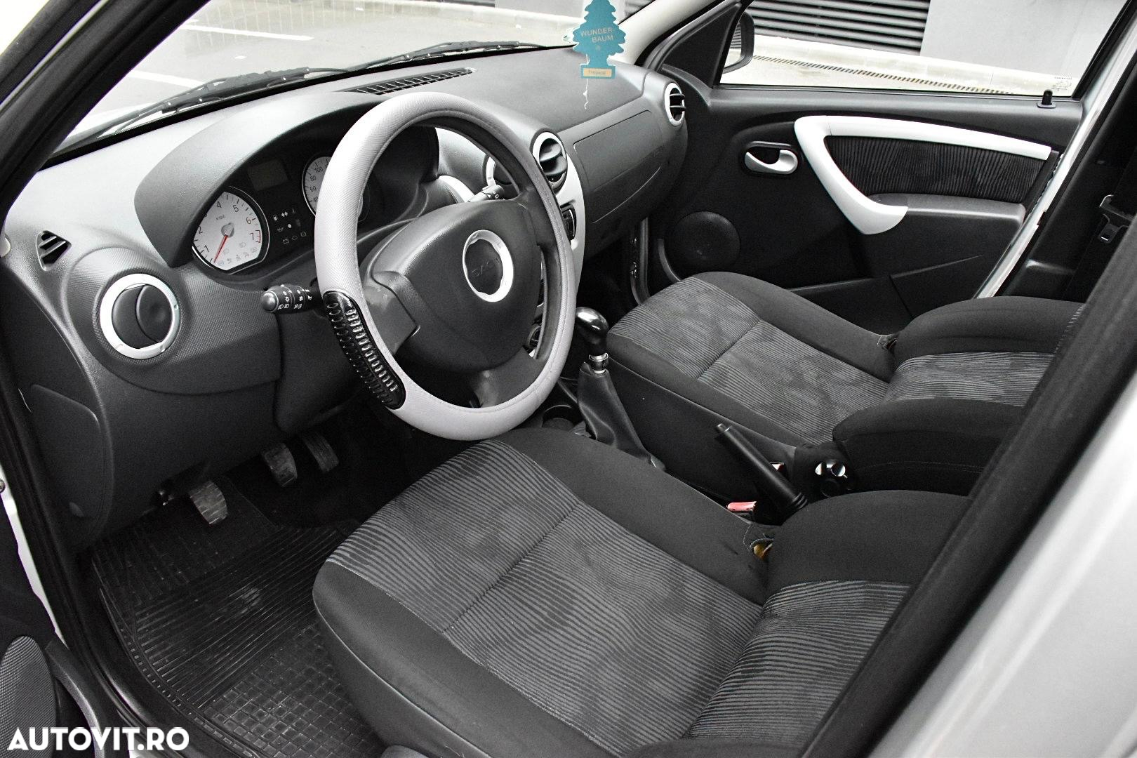 Dacia Logan MCV 1.6 Prestige - 11