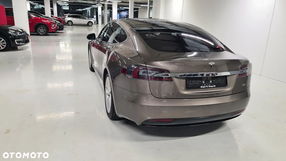 Tesla Model S - 9