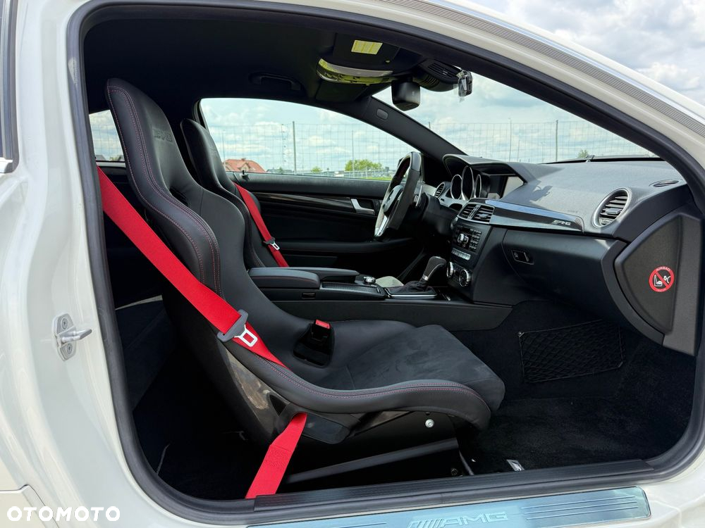 Mercedes-Benz Klasa C 63 AMG Coupe AMG SPEEDSHIFT MCT Black Series - 17