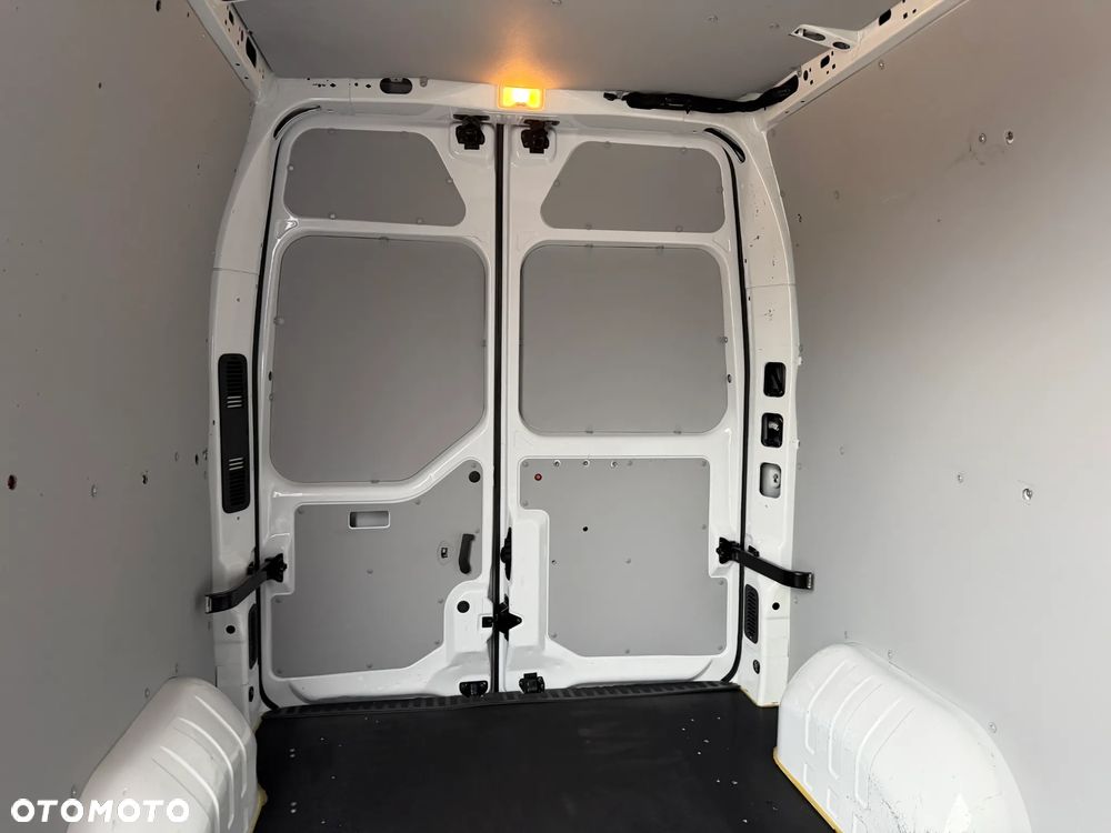 Renault MASTER L2H2 VAN Extended Grip przystosowany fabrycznie do jazdy po grząskim terenie, Mocny silnik 2.3dci 150KM Wzmocniony DMC:3.5t Ładowność 1361kg, Klimatronic, Fotel PNEUMATYCZNY, Kamera cofania, Parktroniki, Minibar, Tempomat, MP3, Bluetooth, USB, Lustro Wide View, Zawiasy drzwi 270', Zabudowa ładowni z instalacją DEFA 230V pod Serwis lub Warsztat, Nowe opony zimowe! - 31