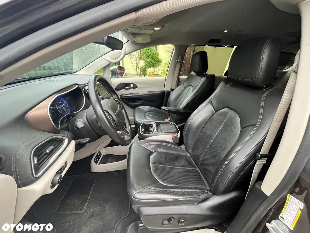 Chrysler Pacifica - 15