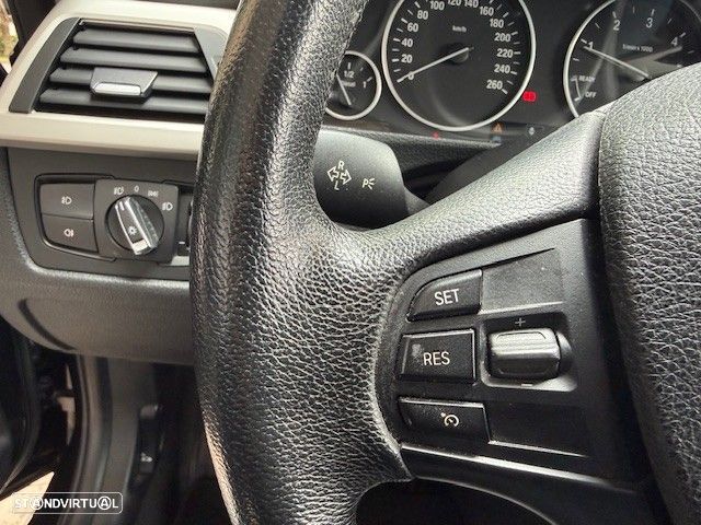 BMW 318 d Line Luxury — fotografia 12