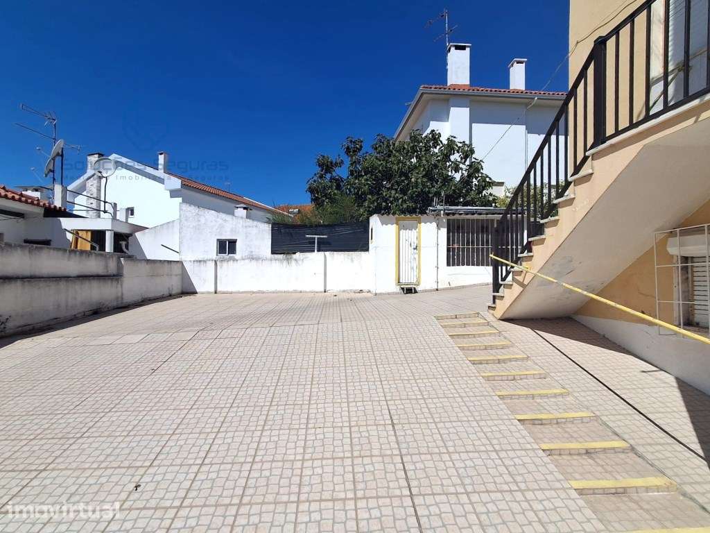 Andar de Moradia T2 na Moita c/ Garagem e Quintal - Grande imagem: 4/12