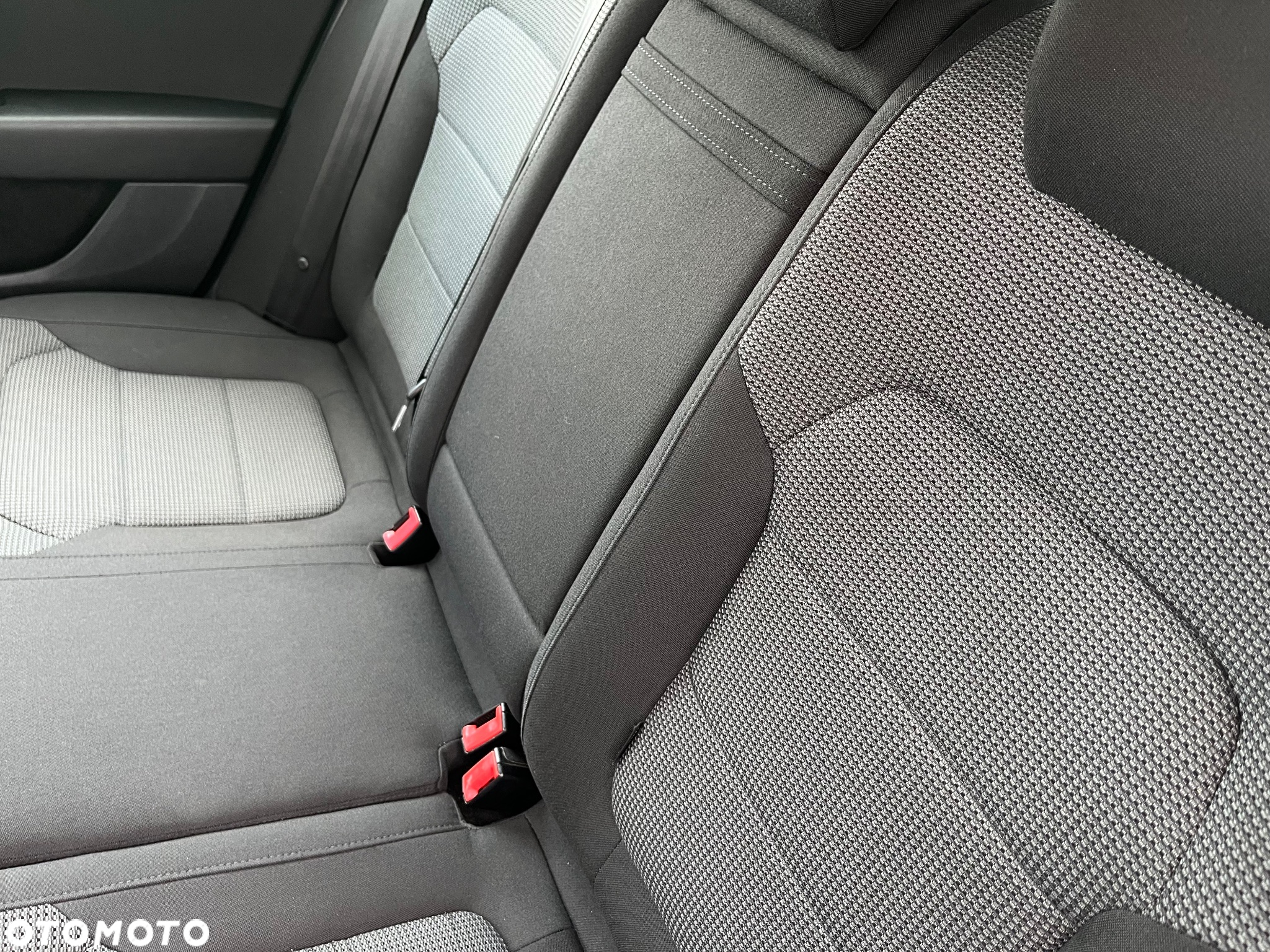 Volkswagen Passat - 16