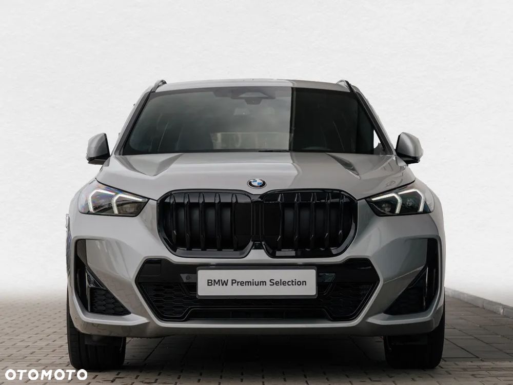 BMW X1 xDrive23i mHEV - 3