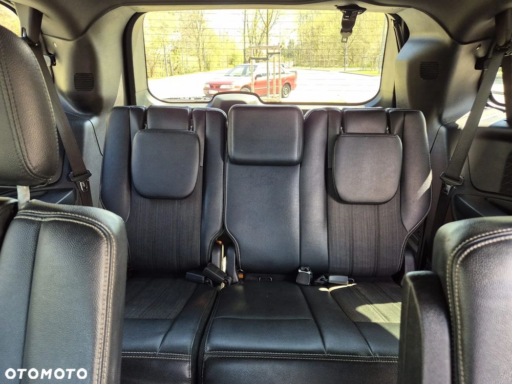 Chrysler Town & Country - 14