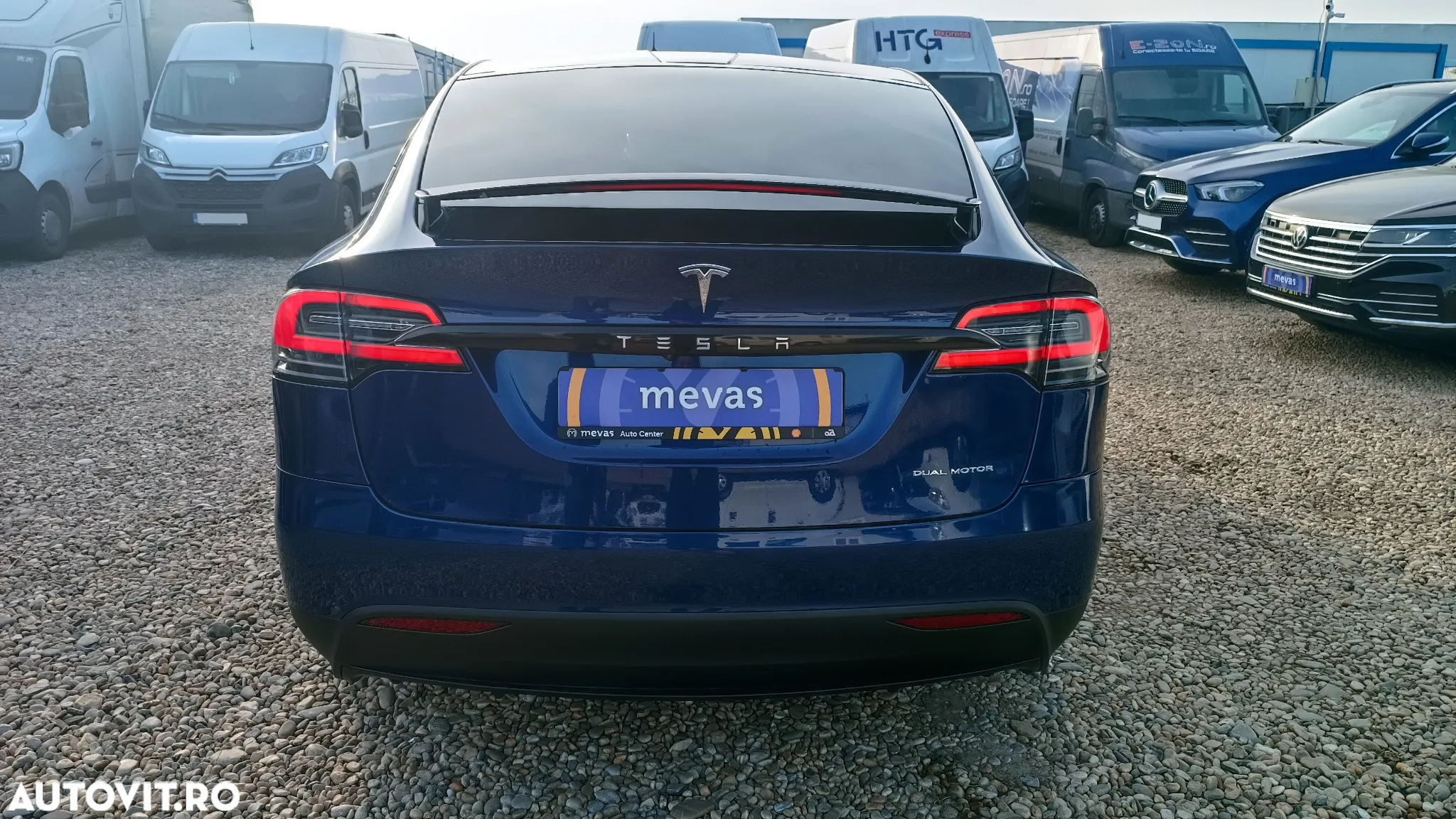 Tesla Model X - 9
