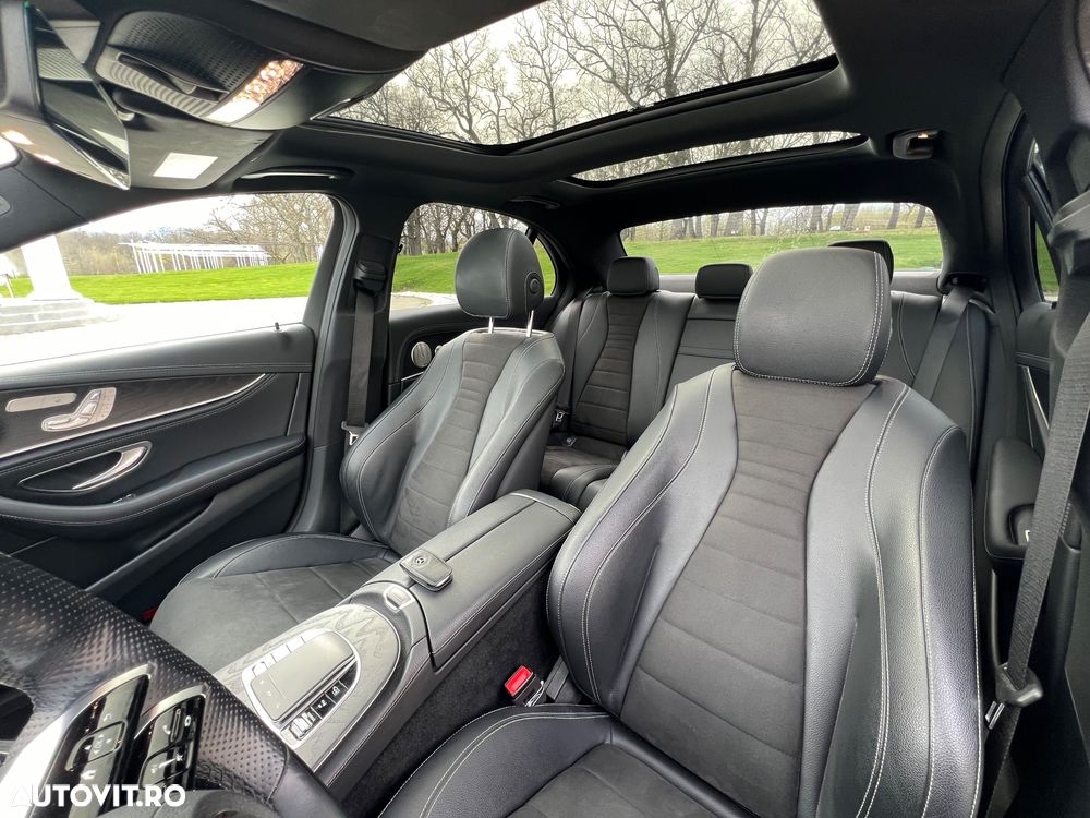 Mercedes-Benz E 300 4MATIC Aut. - 36