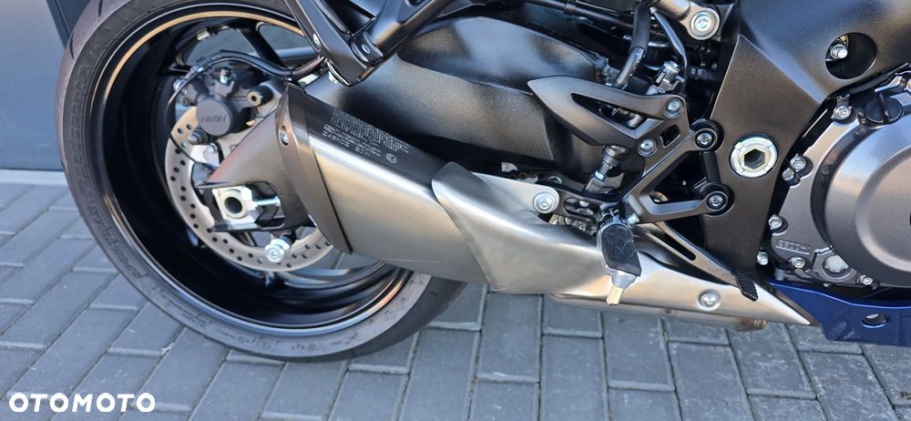 Suzuki GSX - 16