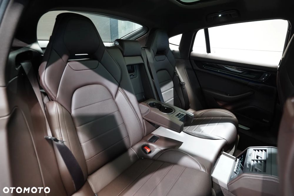 Porsche Panamera ver-4-e--hybrid-phev - 11