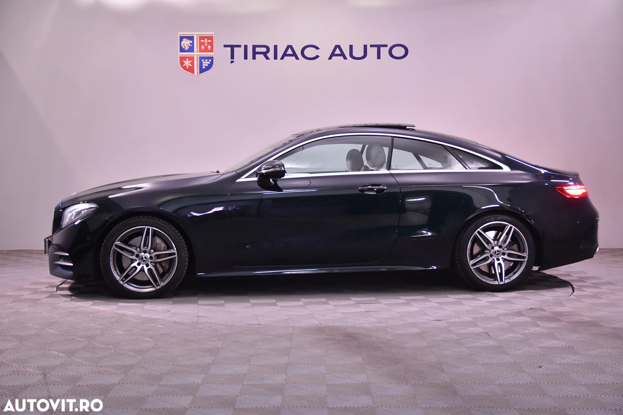 Mercedes-Benz E 400 Coupe 4MATIC Aut. - 2