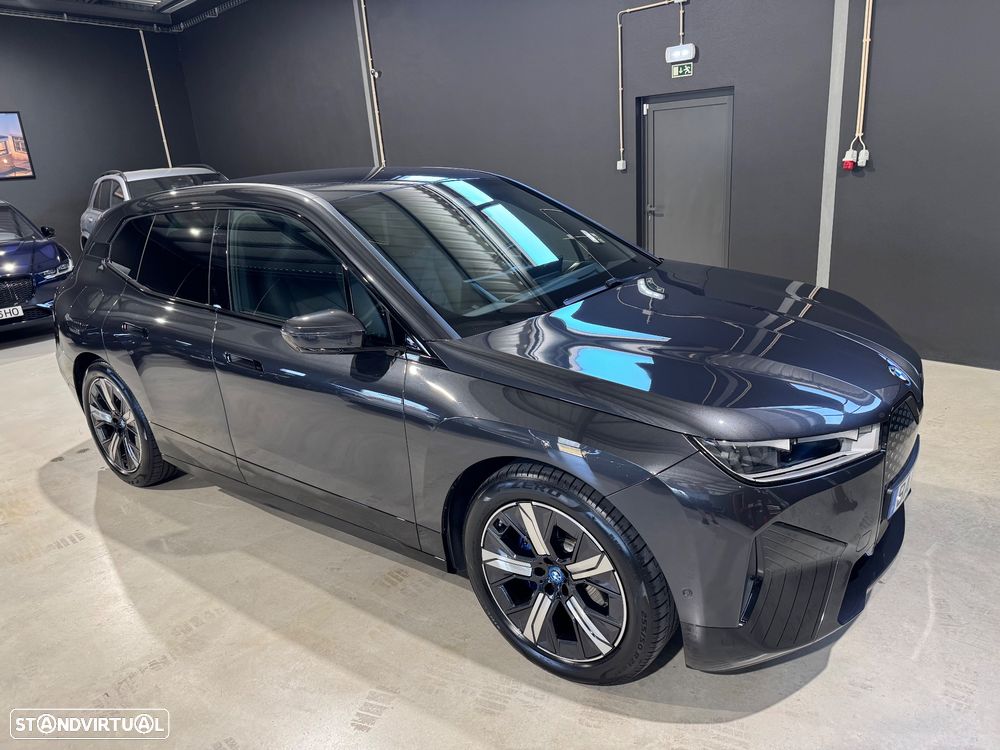 BMW iX xDrive 40 Pack Desportivo - 14