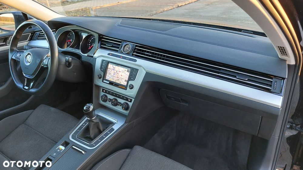 Volkswagen Passat - 30