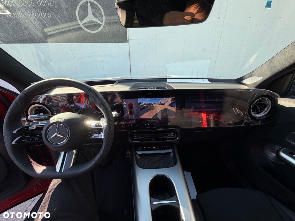 Mercedes-Benz GLB - 14
