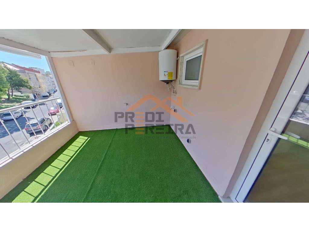 Situado no Pendão, Queluz, T2 remodelado, com varanda. - Grande imagem: 2/25