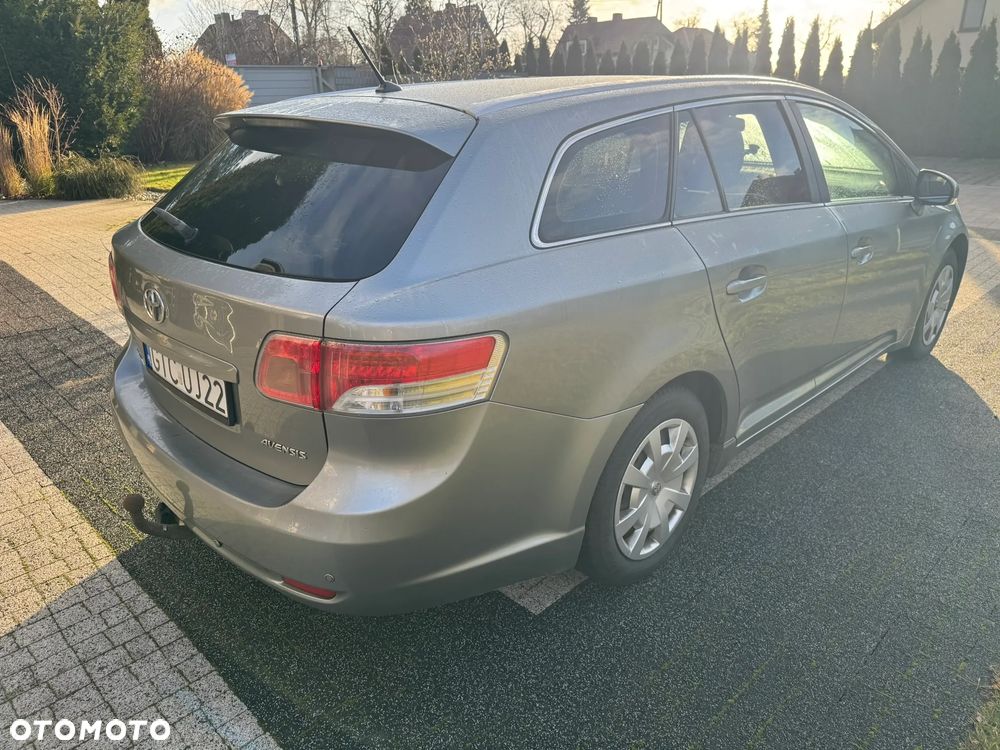 Toyota Avensis 2.0 D-4D - 5