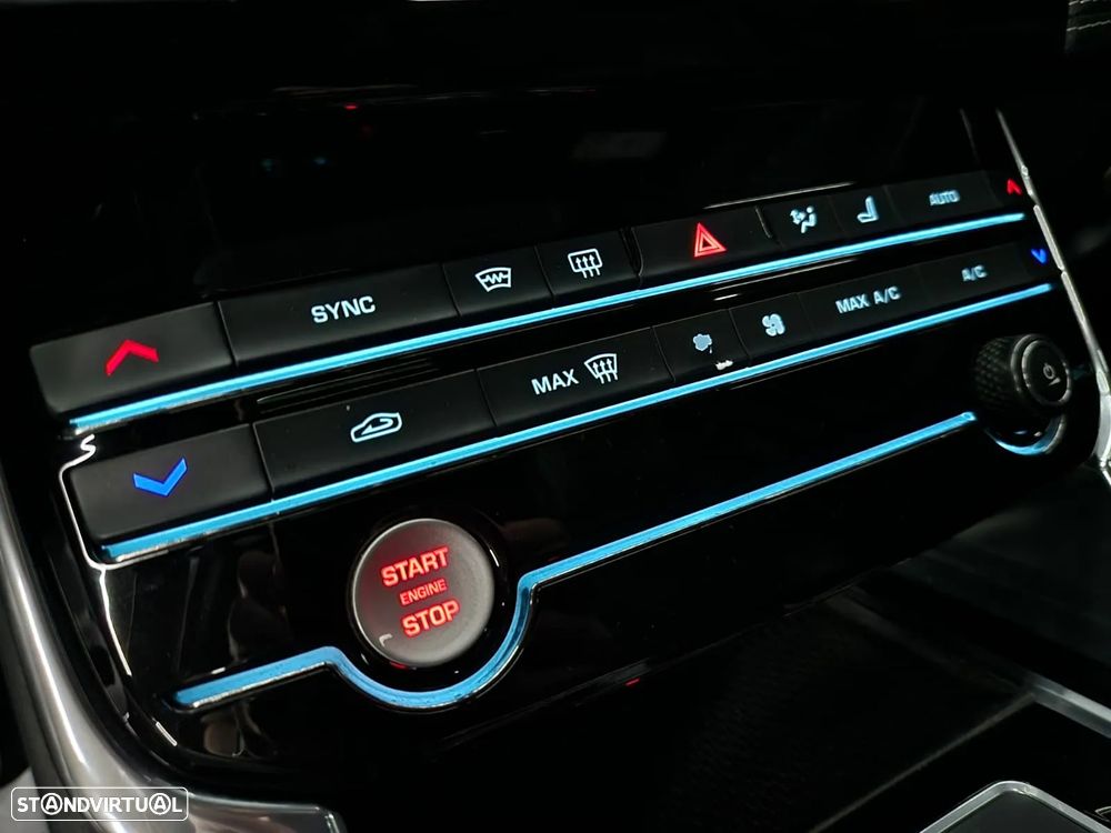 Jaguar XE 2.0 D R-Sport AWD Aut. - 21