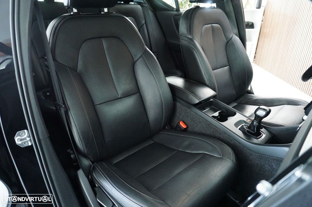 Volvo XC 40 T2 Momentum Pro - 12