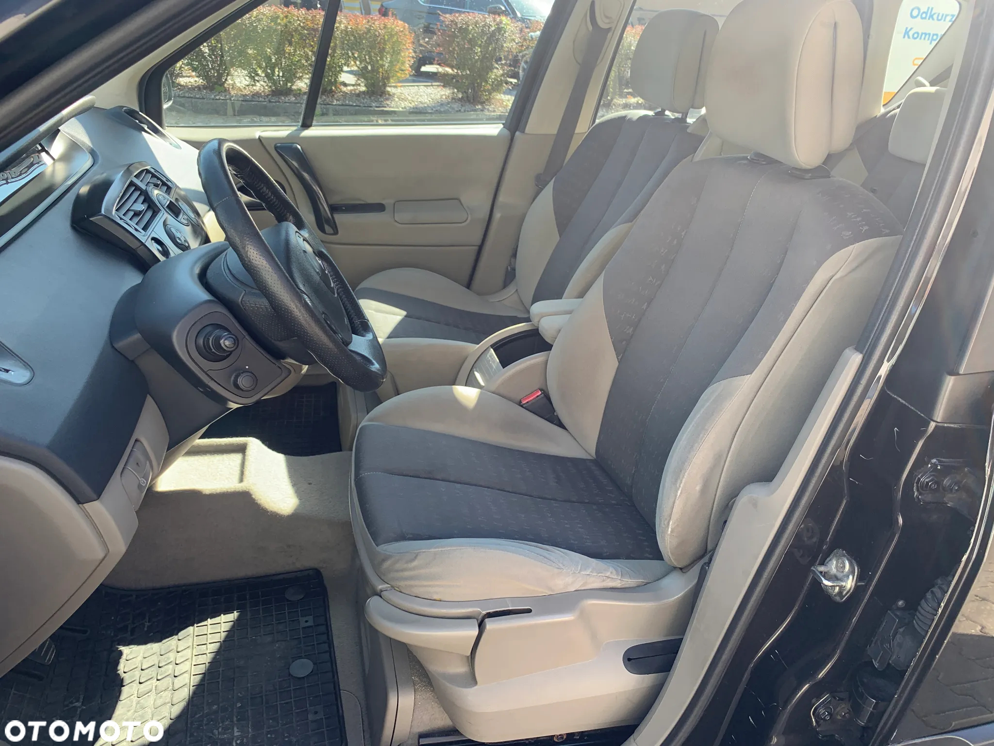 Renault Scenic 1.6 16V Family - 11