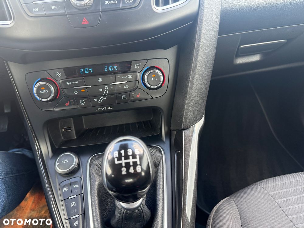 Ford Focus 1.0 EcoBoost Titanium - 32