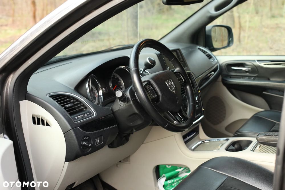 Dodge Grand Caravan - 3