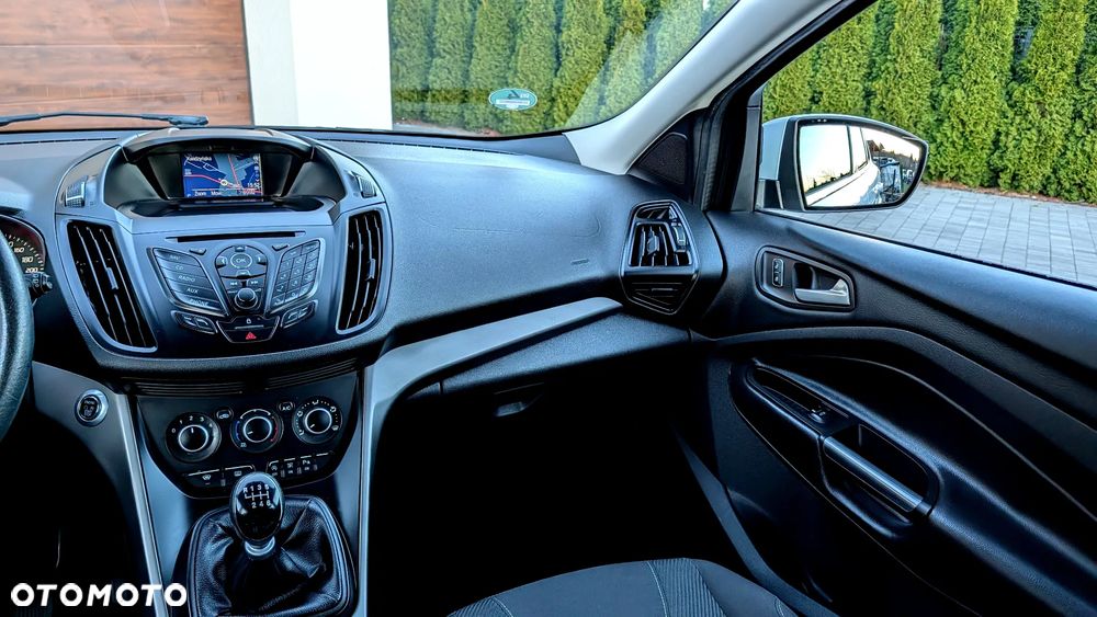 Ford Kuga 1.6 EcoBoost 2x4 Titanium - 9