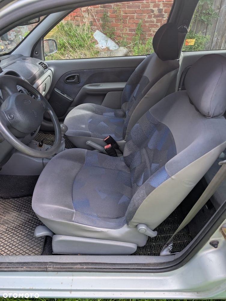 Renault Clio - 6