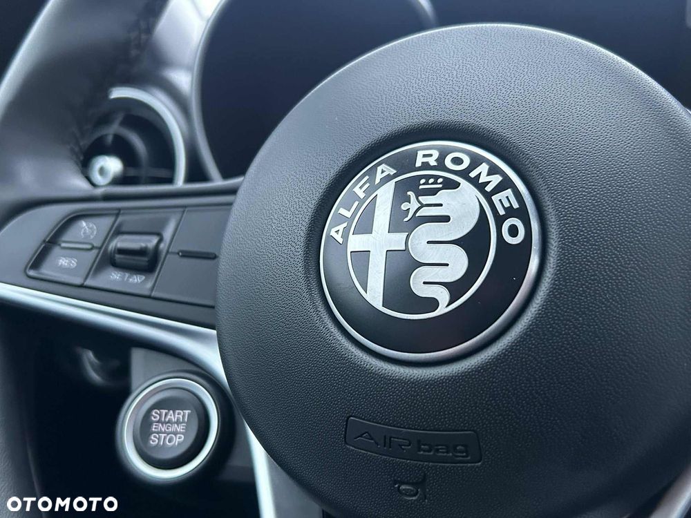 Alfa Romeo Giulia - 23
