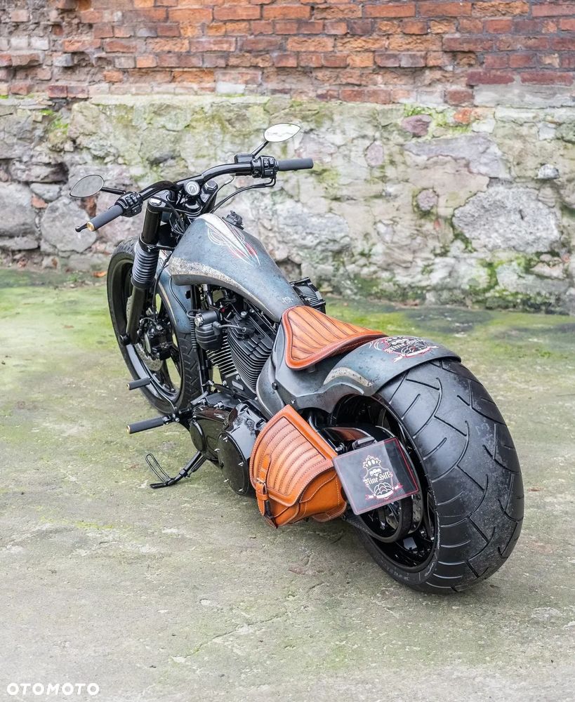 Harley-Davidson Softail Breakout - 7