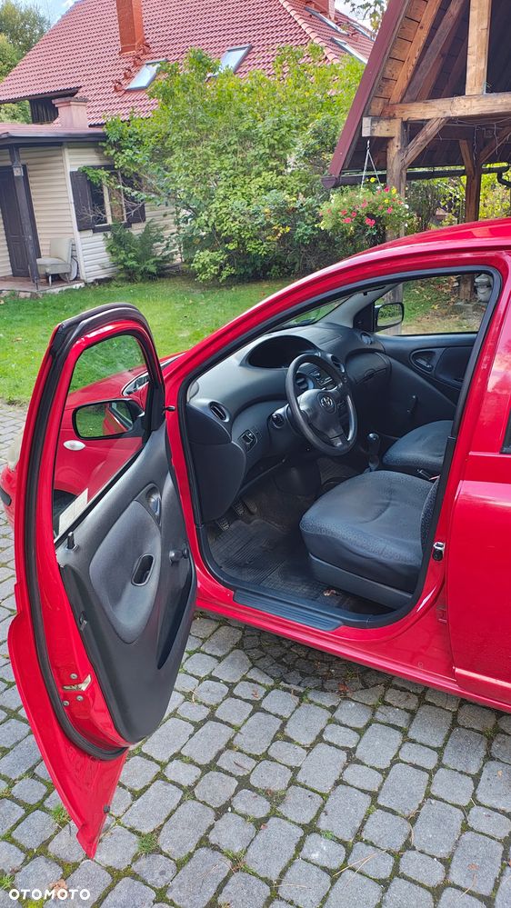 Toyota Yaris 1.0 Terra - 11
