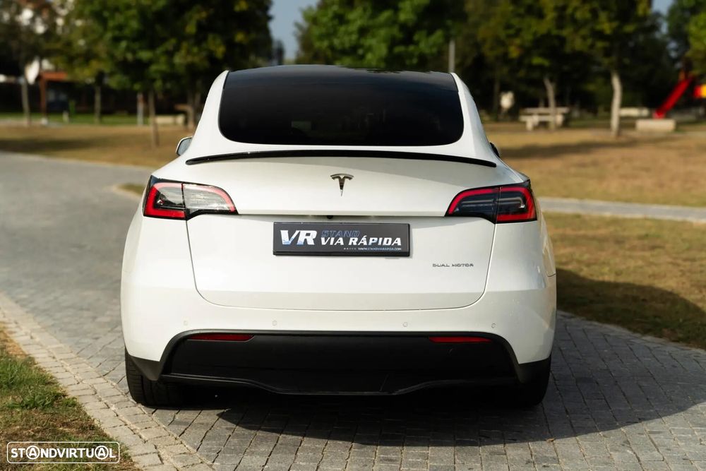 Tesla Model Y Long Range Dual Motor AWD - 6