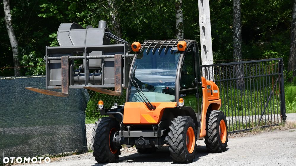Ausa T 240H - 6