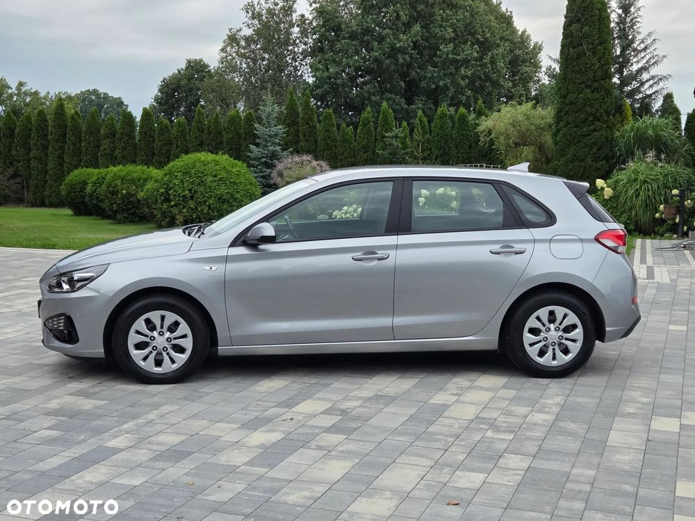 Hyundai i30 1.5 DPI Classic + - 23