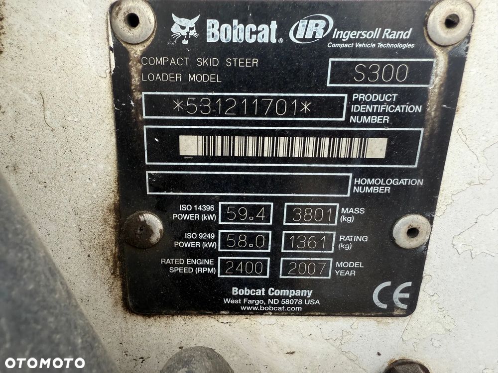 Bobcat S300 / 3801 kg / 2008r / - 12