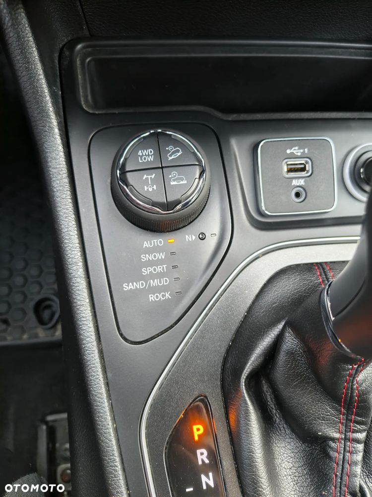Jeep Cherokee - 26