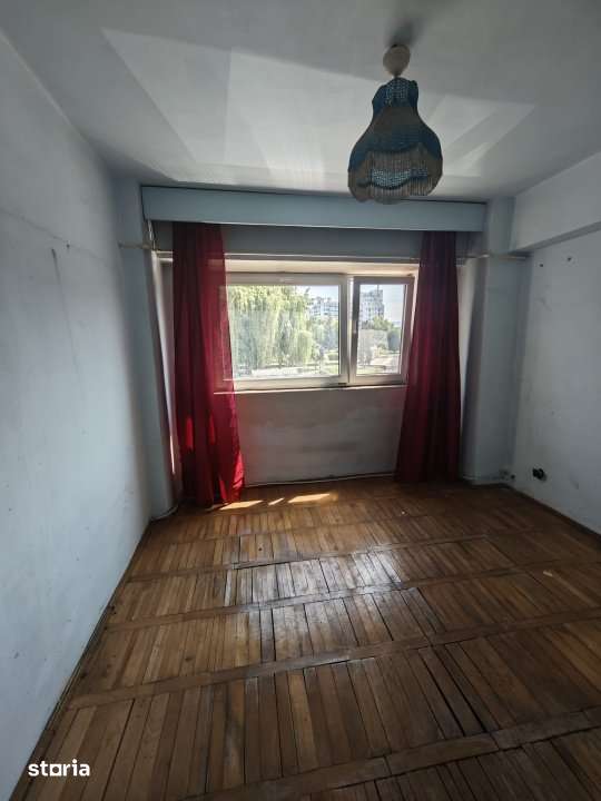 Apartament de vanzare, cu 3 camere spatios, etaj 1, zona Parcul Mara — fotografia 3