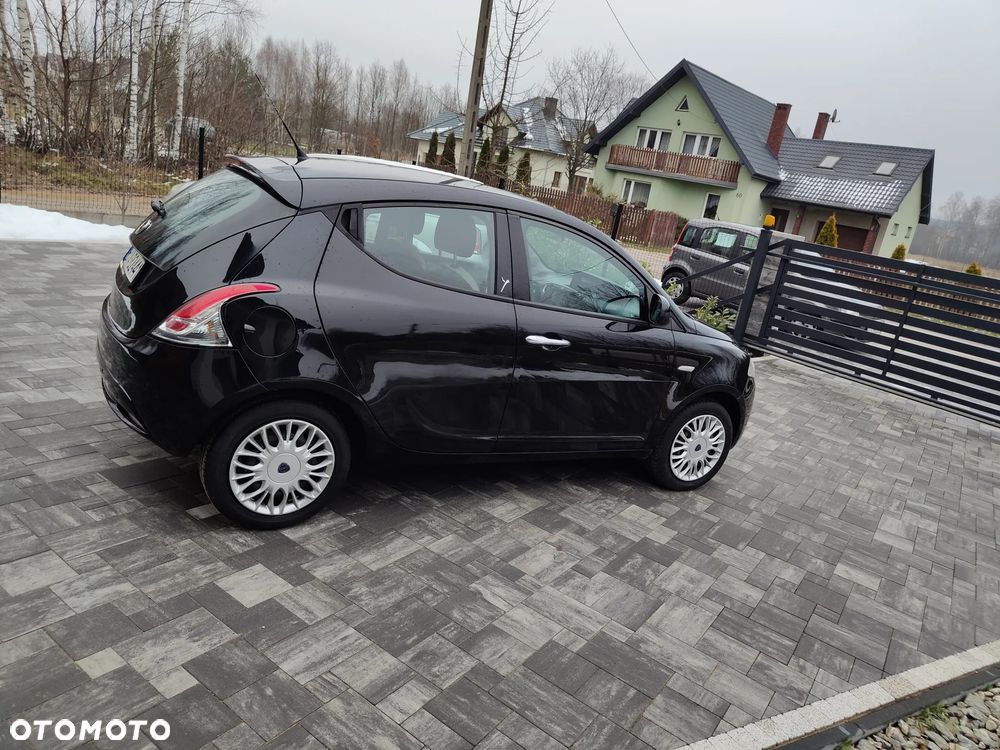 Lancia Ypsilon Y 1.2 8v Gold - 3
