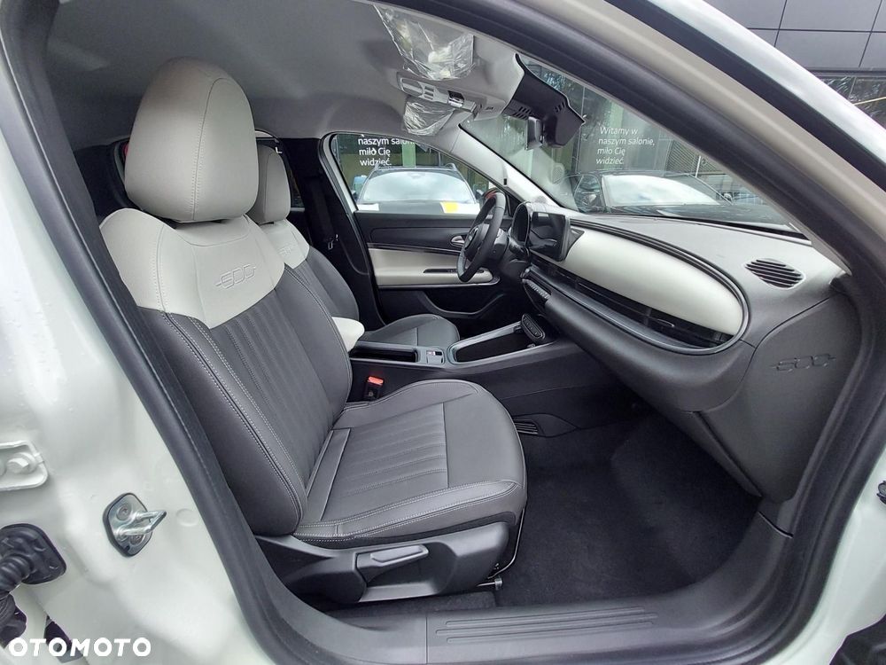 Fiat 600 1.2 Turbo La Prima eDCT - 12