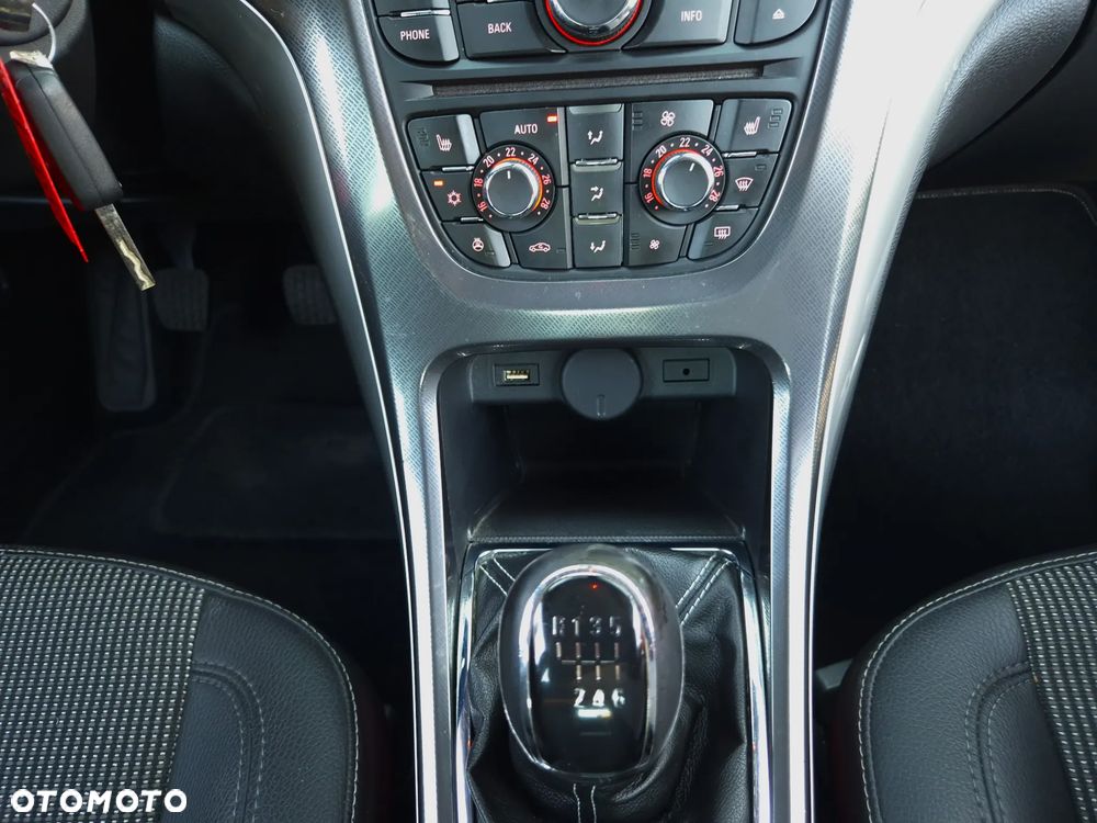 Opel Astra 1.6 Turbo Innovation - 19