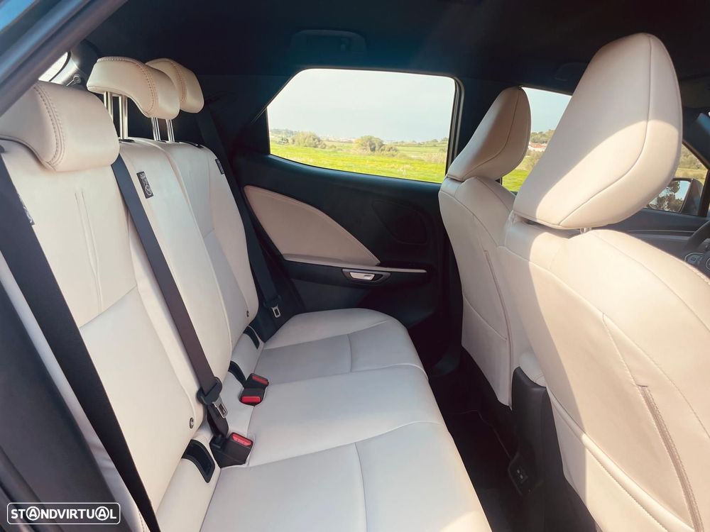 Lexus LBX Elegant - 16