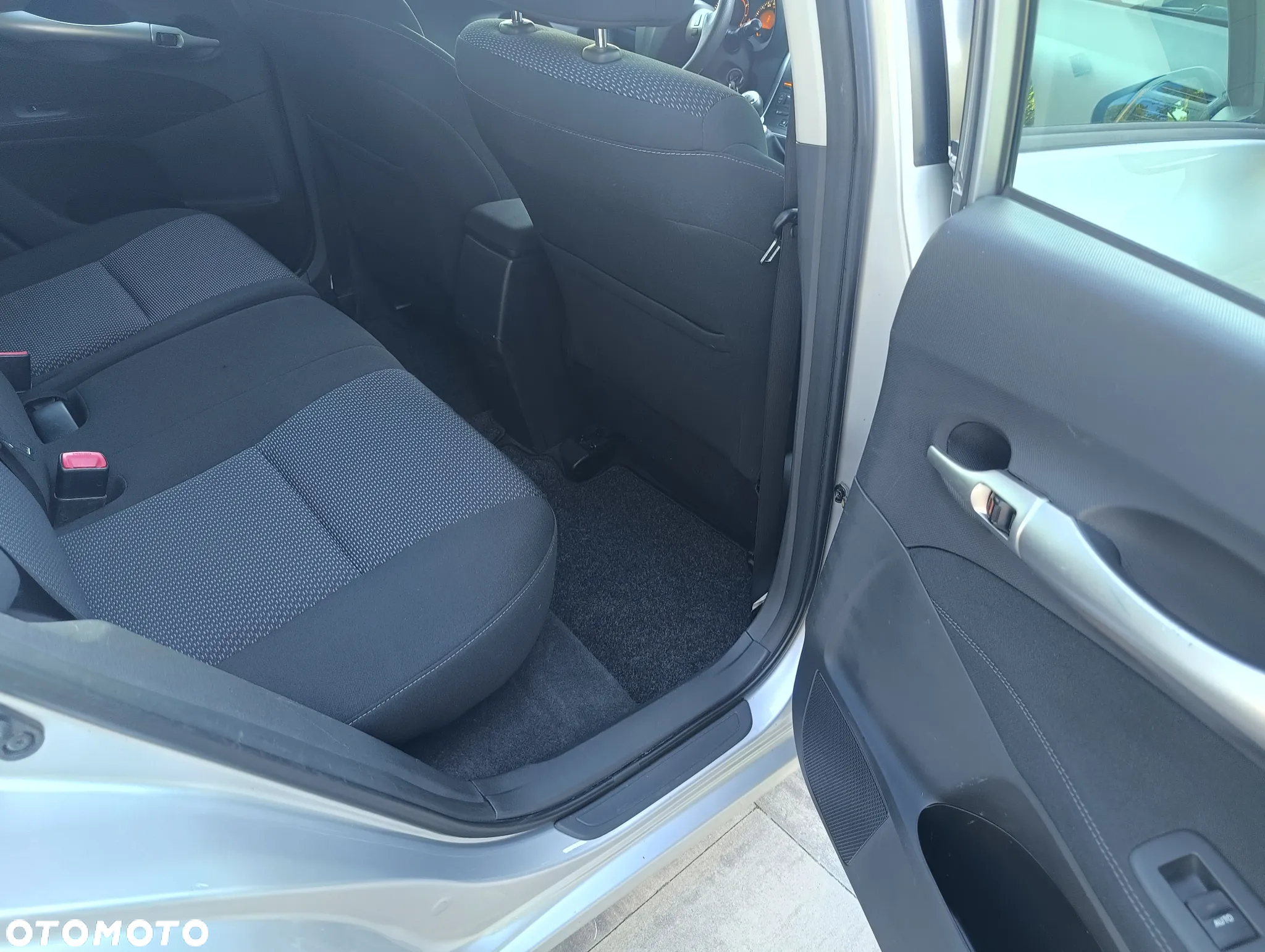 Toyota Auris 1.6 Premium - 12
