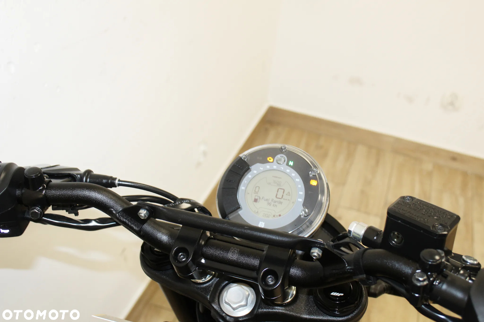 Husqvarna Svartpilen - 6