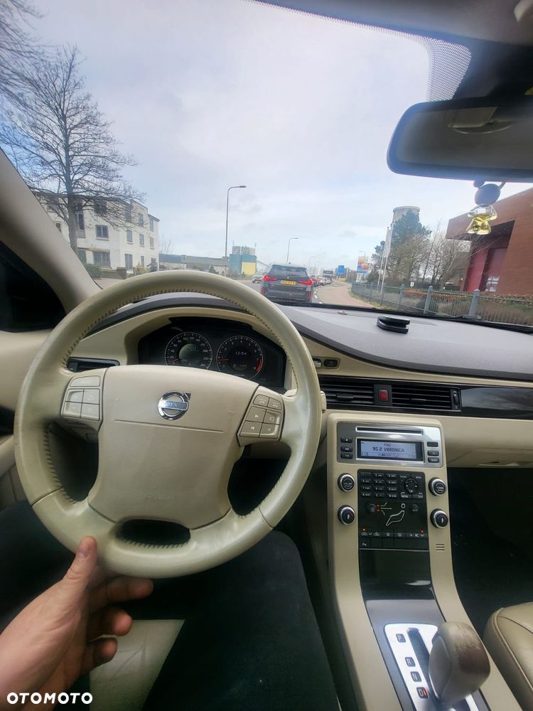 Volvo V70 2.5T Momentum - 9