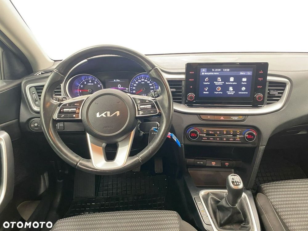 Kia Ceed - 9