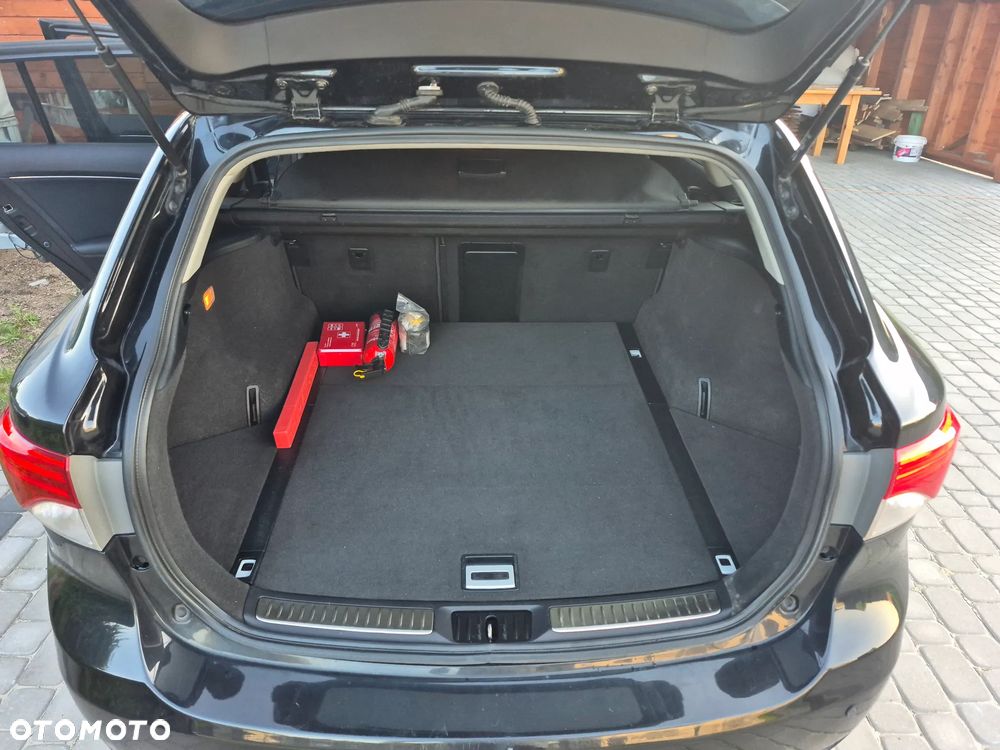 Toyota Avensis 1.8 Premium EU5 - 16