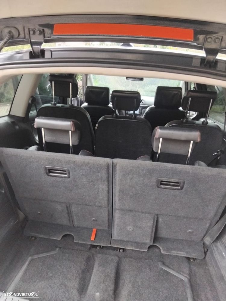 Ford S-Max 2.0 TDCi Titanium 7L - 12